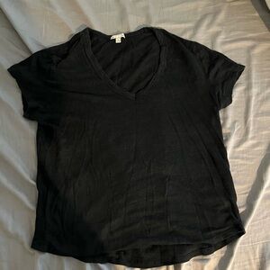 Gap Women’s vintage v-neck tee - size medium